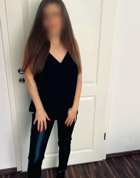 Ayse, 32