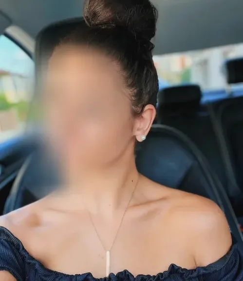 Julia, 25