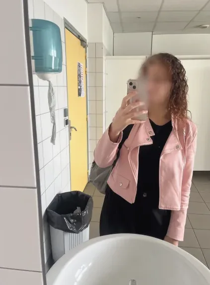 Nina, 20