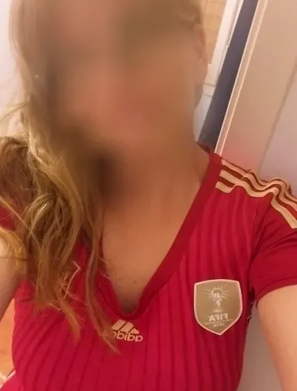 Yvonne, 35